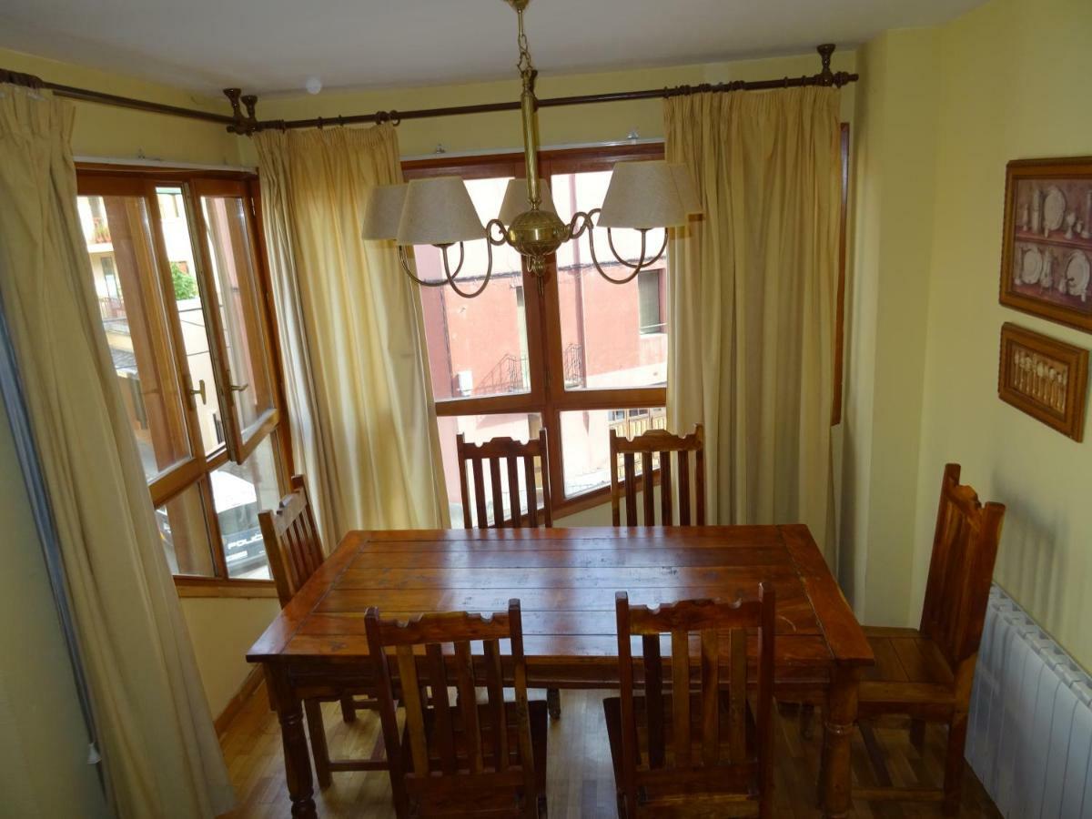 Appartamento Piso Grande En El Centro De Jaca Con Wifi Y Garaje Esterno foto